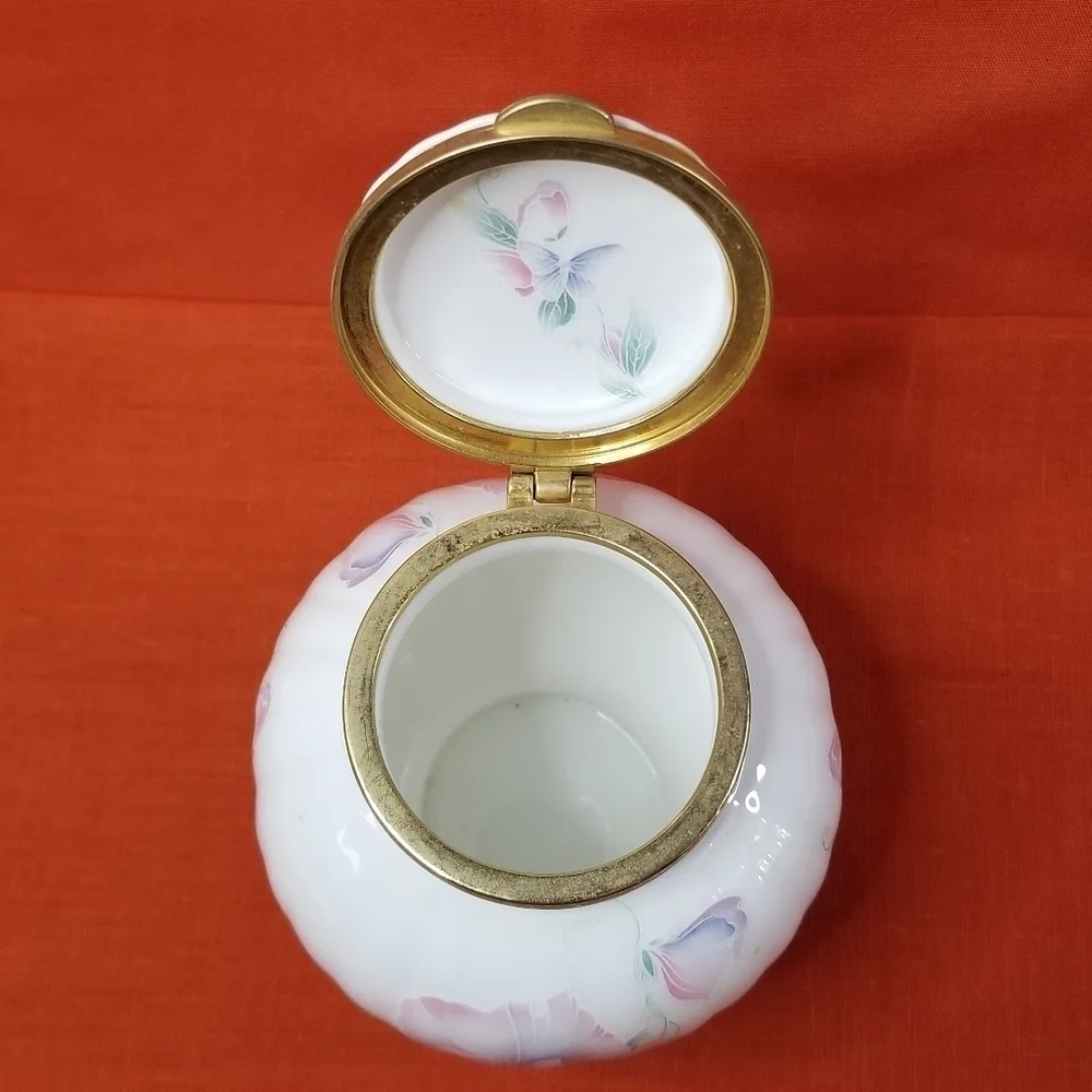 Aynsley White Floral Lidded Ginger Jar  